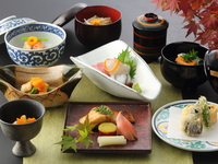 [Mother's Day Plan] Kaiseki Course with Bouquet Salad - 9 Dishes Including Grilled and Fried Seasonal Fish