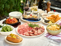 【プレミアムBBQプラン】こだわりの厳選肉を堪能する贅沢BBQプラン！スパークリングワインやビールなども120分飲み放題！