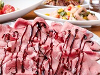 【食べ放題】女性人気No.1≪お肉 de Party！≫自家製ローストビーフ＆フライドチキン食放題プラン飲み放題付