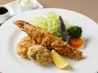 【ミックスフライ（海老・帆立・カニクリームコロッケ）】サラダ・デザート・スープ・コーヒービュッフェ付き