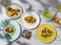 【官网独家优惠】含一杯饮品：鸢尾花茶 + 甜点自助餐 - 9,600日元（6月1日至8月31日）