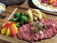 2時間飲み放題付き【全5皿】2種のミニタコスやたっぷりチーズのチキンブリトー、メインにリブロースステーキ、ワタリガニのトマトクリームパスタなど　￥5,000