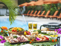 Poolside BBQ 「うちなー」(4/24～7/16, 9/25～10/31 金・ 土・日、祝）