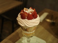 [土日祝]2F桜パフェのお食事コース