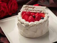 【★5月限定！大切なお祝いの日におすすめ★】・乾杯酒＆ホールケーキ付！メインはオマール海老・国産牛フィレ肉を含む全5品フルコースディナー