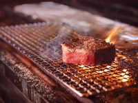 廚師發辦套餐 + 佐餐配餐，含一杯唐培裡儂香檳（4月24日起）