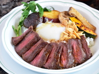高尾のステーキ丼