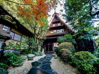 合掌造りで味わう　朴葉焼きランチ