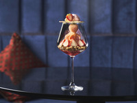 Seasonal parfait "Elegance of White Strawberries" + zero proof cocktail