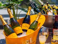 【母の日プラン】シャンパンフリーフロー付きDinnerCコース+メッセージプレート付きデザート+ソープフラワー