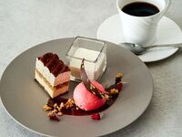 【オプション】記念日のお祝いなどに＜メッセージプレート付き＞ドルチェの盛り合わせ＆ドリンクセット