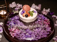 [Anniversary ~Hatsukoi Azami~] "Birthday Color Special" with a celebratory cocktail, a course that includes a special birthday cake to give to your loved one.