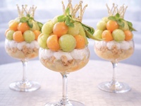Melon parfait adorned with a crown