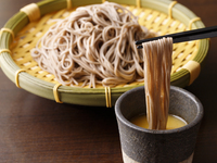 5月〜【料理のみ】名物ひな鶏の青唐山椒焼きや炭火焼鳥、濃厚鶏白湯出汁のお蕎麦など全12品　5500円