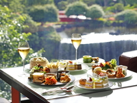 <Adult rate for Window-side Table Reservation WEEKDAYS> Sandwich & Dessert Buffet: Strawberry, Matcha & Mango
