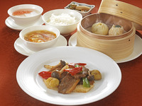 ホリデーランチ ホール席