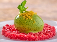 Summer's [THE Ushimitsu Course] is a course where you can enjoy Ushimitsu from start to finish. We offer summer oeuf mayo yukke ~basil mayo~, a spicy brioche cutlet sandwich with carefully selected beef tenderloin, and a fluffy and creamy omelet rice with stone-grilled beef!