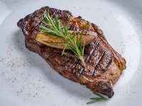 Advanced Purchase [The Steakhouse] Takeout AUS Striploin 200g  4,700 yen