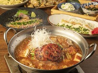 【8名様以上限定★団体様特典プラン】 ローストトマトの濃厚特製チゲもつ鍋×九州名物黒酢チキン南蛮等全8品　3時間飲み放題付き　4,500円