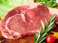 Charcoal-grilled beef sirloin steak (100g)