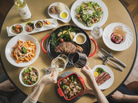 【季節のディナー】大阪ワイン会 ＋ロゼスパークリングワイン付フリーフロー（LO 90分）
