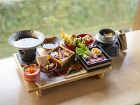 Kyoto-style Donburi Five-Dish Tasting Set ~Wagyu Beef and Wild Vegetable Sukiyaki Hot Pot with Egg~ (Spring Version / March 1, 2026 onwards)