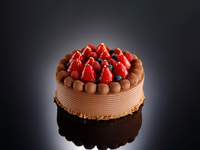 いちごと生チョコレートクリームのデコレーションケーキ(5号サイズ／15cm)