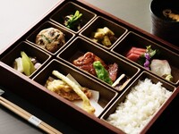 [Seasonal Lunch Bento Box] A special set meal from Kakō, where you can choose from three main dishes. 
