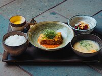 初夏季節野菜とうすあげ土鍋ごはん膳