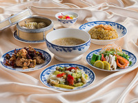 [Renge] Toplam 7 yemek, 3 çeşit meze ve tuzlu karides ve tofu güveci dahil.