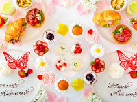【平日限定ゆったり3時間・花々の幻想美】フラワーアフタヌーンティー+カフェフリー（アニバーサリー・ローズと幸運のバタフライ・プレート付）