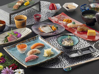 [Chef's Choice] Squid noodles, sashimi, sushi, and many other dishes using plenty of Hokkaido ingredients served in small portions on multiple plates.