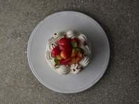【6/17〜】季節のショートケーキ さくらんぼすもも 丸型 4名様分【 ¥4,500円(税別) 】