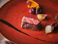 【★6月限定！乾杯酒含む2杯付★】メインはマハタと国産牛フィレ肉のローストなどの贅沢記念日コース全5皿