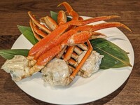 【窓際確約カニ付き贅沢プラン】人気の50種類以上のブッフェに本ズワイガニ（250g）がセットになったディナーブッフェ！