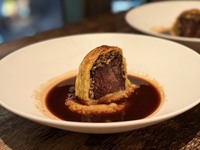 【名物のパイ包み焼きを含む全5品のショートコース】季節のアミューズ / 前菜 / メイン料理 / 〆 /デザート