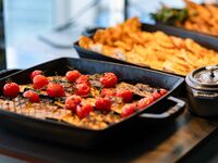 【8/13～16限定 90分制ランチ】選べるメイン＆タリアータや豊富なデザートビュッフェ