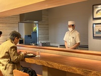 Counter-style kaiseki cuisine