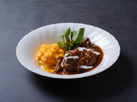 沖縄県産和牛のビーフシチュー＆クランブルエッグ　贅沢サラダバー付き