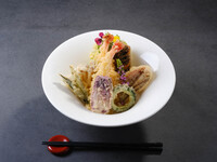 島野菜と海老の贅沢天丼　贅沢サラダバー付き