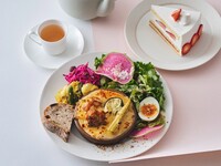 【デザート＆ドリンク付きのスペシャルブランチ】若鶏と夏野菜のホワイトジンジャーグラタン