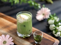 アフタヌーンティーセット雅　オプションドリンク　抹茶ミルクフロート～辻利一本店の宇治抹茶使用～