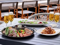 [Dinner] Beer Garden 　Four-Meat Tasting Platter: Hotel Terrace Beer Garden Plan Featuring Beef, Pork, Duck, and Lamb — Includes All-You-Can-Drink Alcohol