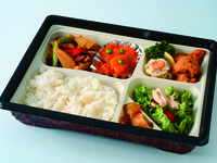 Hokkaido pork and vegetables stir-fried with oyster sauce & shrimp chili bento