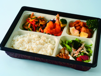 Green pepper and pork belly & shrimp with chili sauce bento