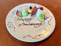 ■ 「はまビア！」のオプション ■メッセージ入りデザートセット 10/3(土)～10/31(土)・・・ Happy Birthday ／ Happy Anniversary のいずれか | 1,500円