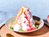[Premium shaved ice with domestic white peaches and Shine Muscats from Yamanashi Prefecture] Includes a drink