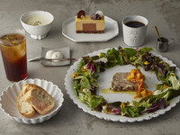  Select Lunch: "Wreath Salad with Seasonal Fruits and Homemade Pate" [¥4,200 (excluding tax)]