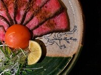 以和牛為特色的日式肉類料理。