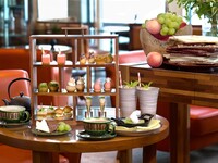 旬を楽しむピーチ＆マスカットアフタヌーンティー+ グラススパークリングワイン付き🍷 
